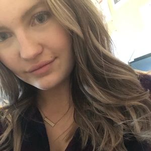 Meet your Posher, Caitlin